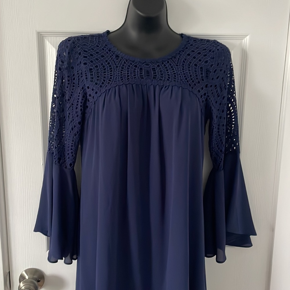 Lilly Pulitzer
Amenna Bell Sleeve Lace Dress